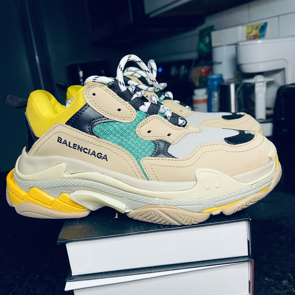 Balenciaga, doesn’t fit me, European size 38